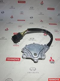 Запчасть: переключатель положения рычага АКПП MITSUBISHI